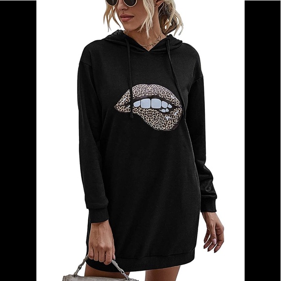 Dresses & Skirts - 🆕Sweatshirt Hoodie Dress with Side Pockets